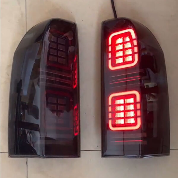 Nissan Y61 Taillight - 图片 3