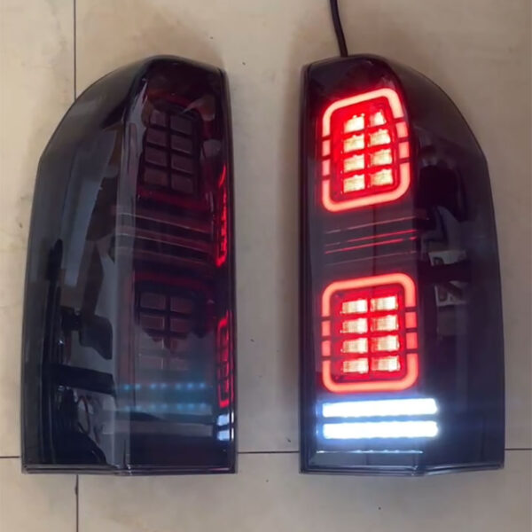 Nissan Y61 Taillight - 图片 4